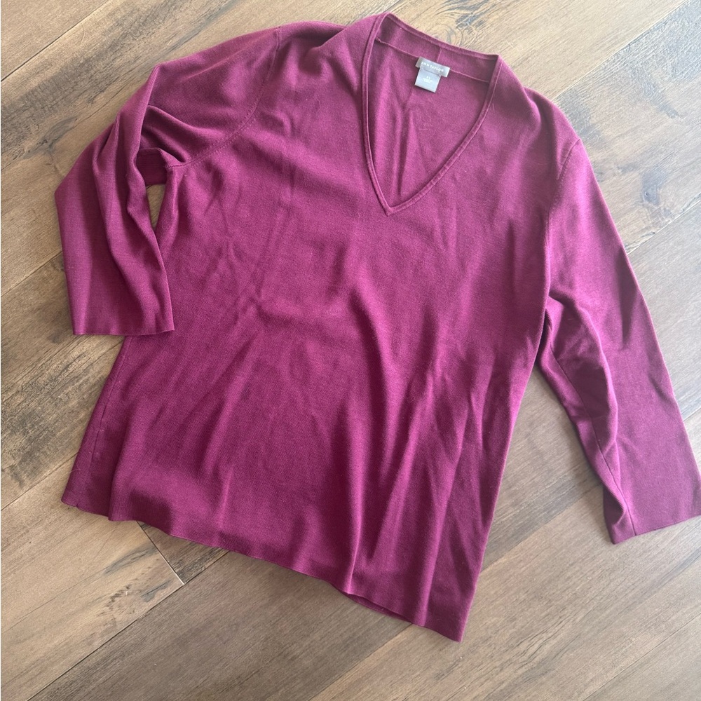 Ann Taylor lightweight V-Neck Sweater in Berry